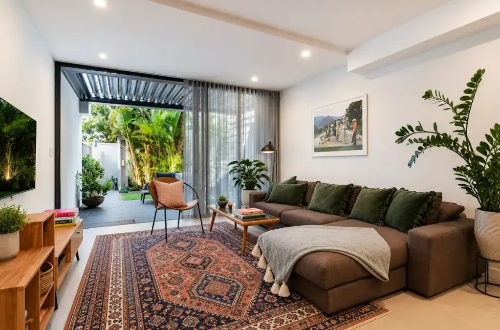 FURNISHED or UNFURNISHED