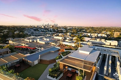 Indooroopilly 1房 高端装修细节 2018年竣工 BOSCH电器 奢华浴室 全瓷砖 360度全景视野 学区房 游泳池 独立洗衣房 地下停车场 Modern Luxury in the Heart of Indooroopilly