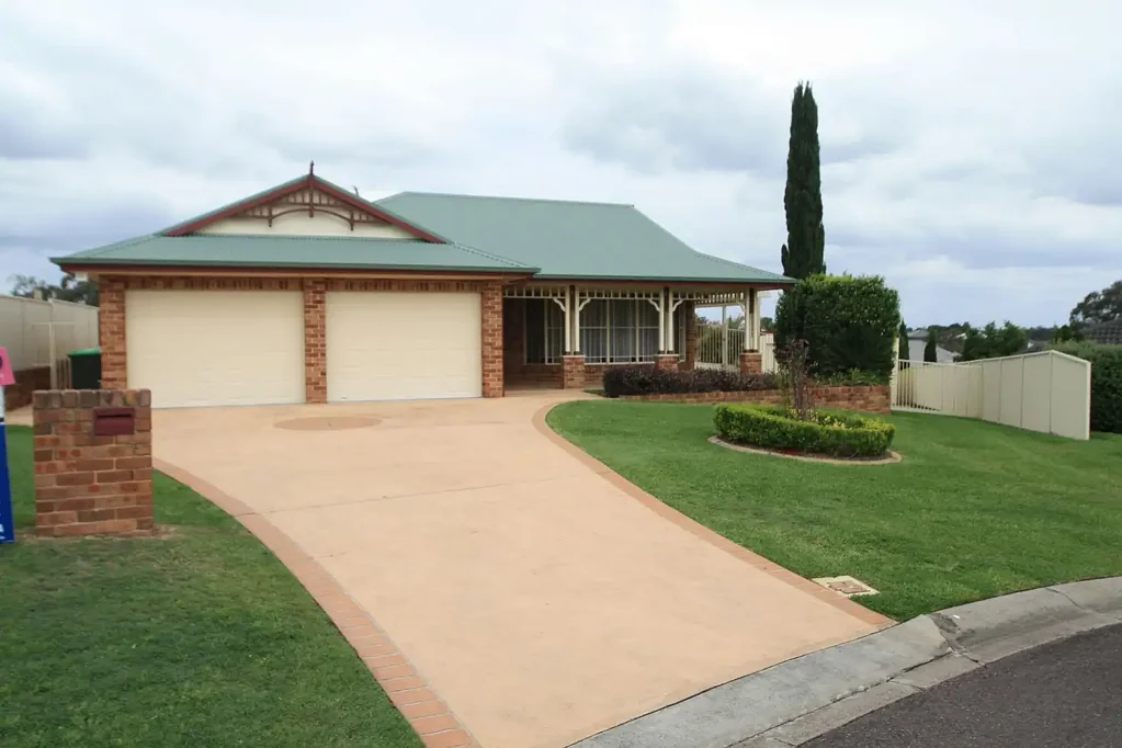 Large 4 Bedroom Home in Bolwarra