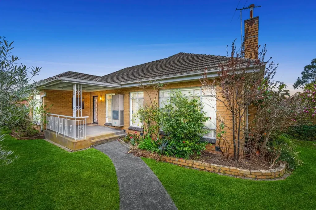 Elegant Family Living in Prime Location | Five-Bedroom House Within walking distance to Train Station