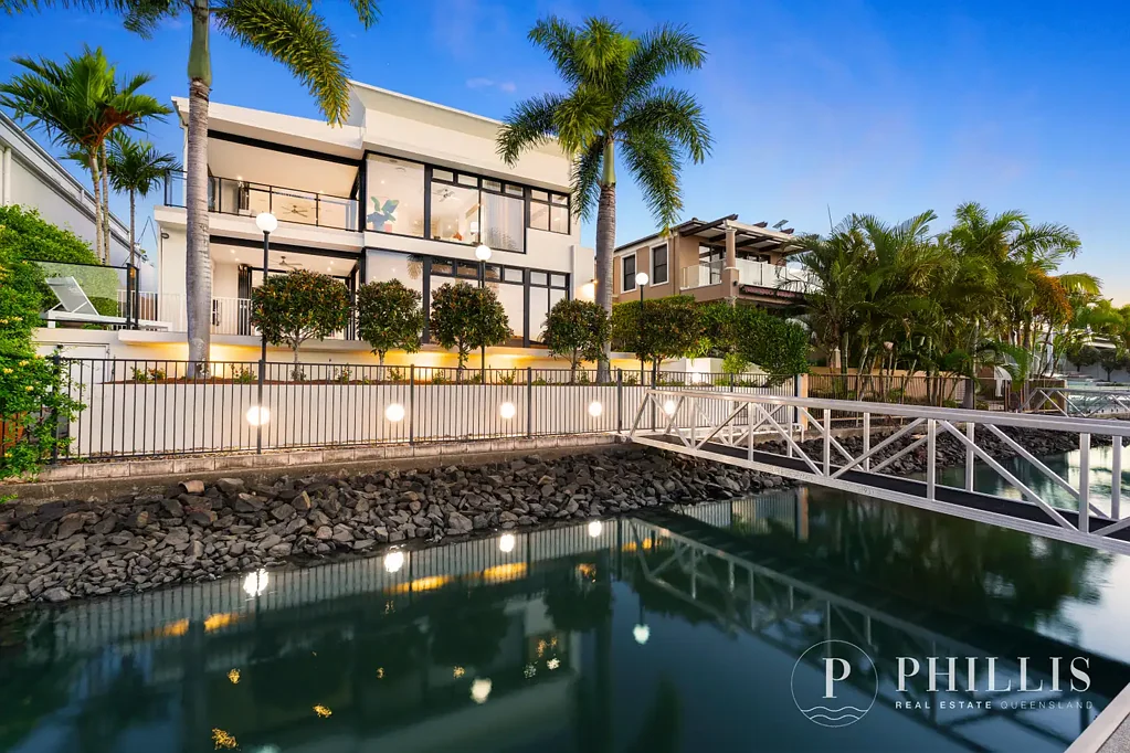 Hope Island 4房  North-Facing, Main River Views, 6-car basement Garage,