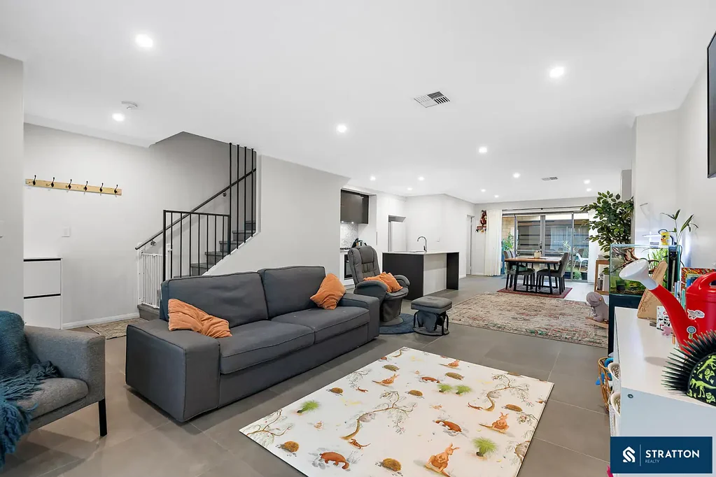 Willetton 3બેડરૂમ 2024-Built, 2-Storey 3-Bedroom, 2-Bathroom Home in Willetton Senior High School Catchment!!