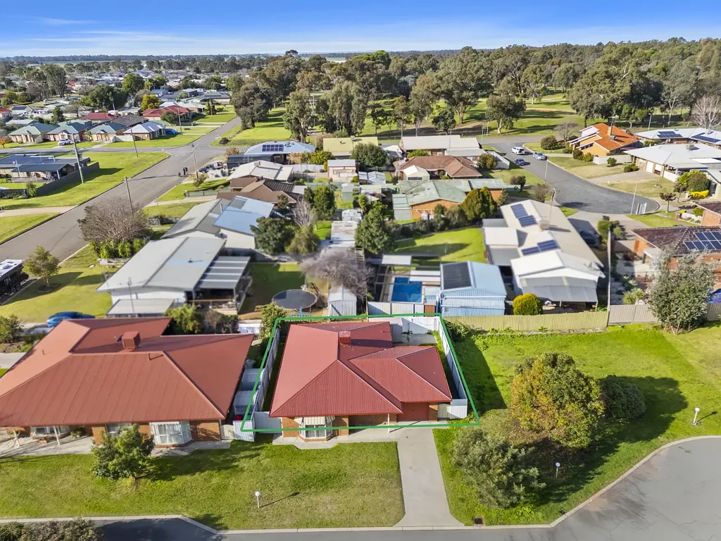 Tocumwal 2Moenga Fully Renovated Unit - So Close to the Golf Course