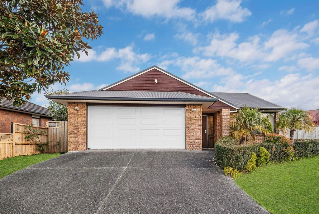 Pukekohe 4બેડરૂમ Architectural Gem – First Time On Market in 23 Yrs