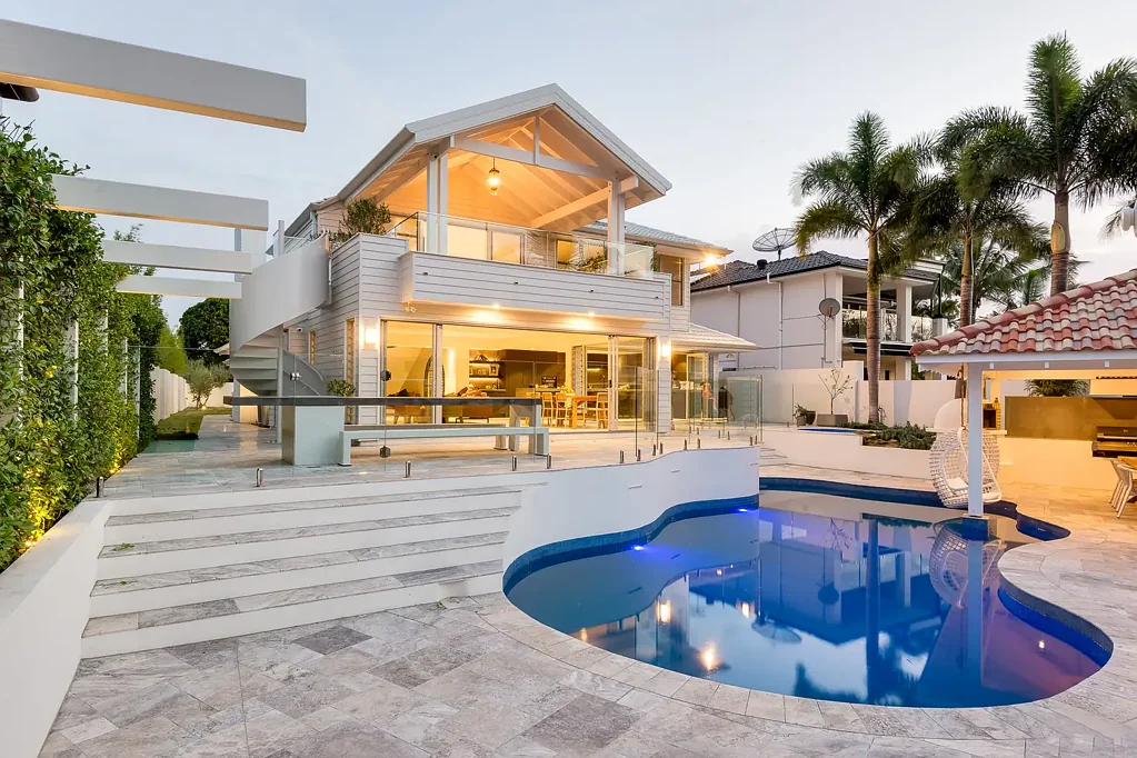 Serenity by the Shore: Luxurious Waterfront Retreat - Fully Furnished