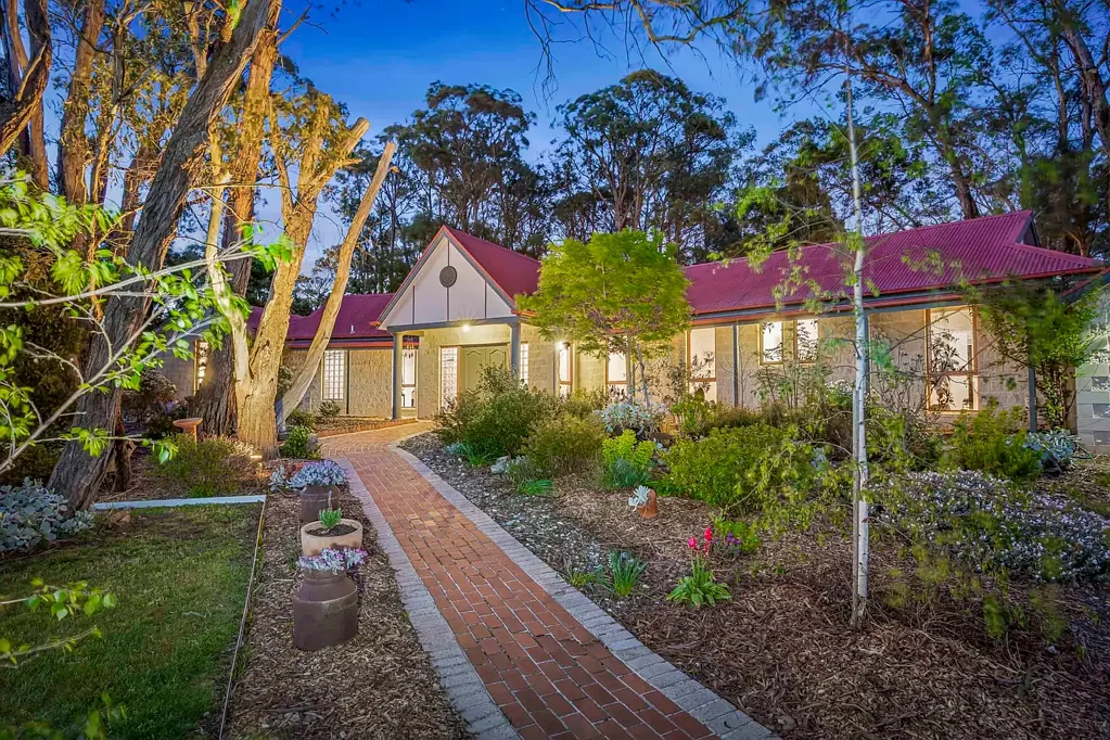 Buninyong 5房  Grand Family Living in the Heart of Buninyong