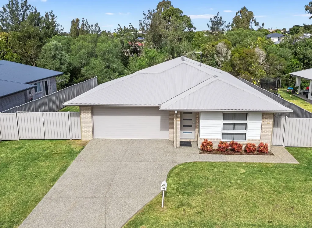 21 Kensington Drive, Southside, QLD 4570