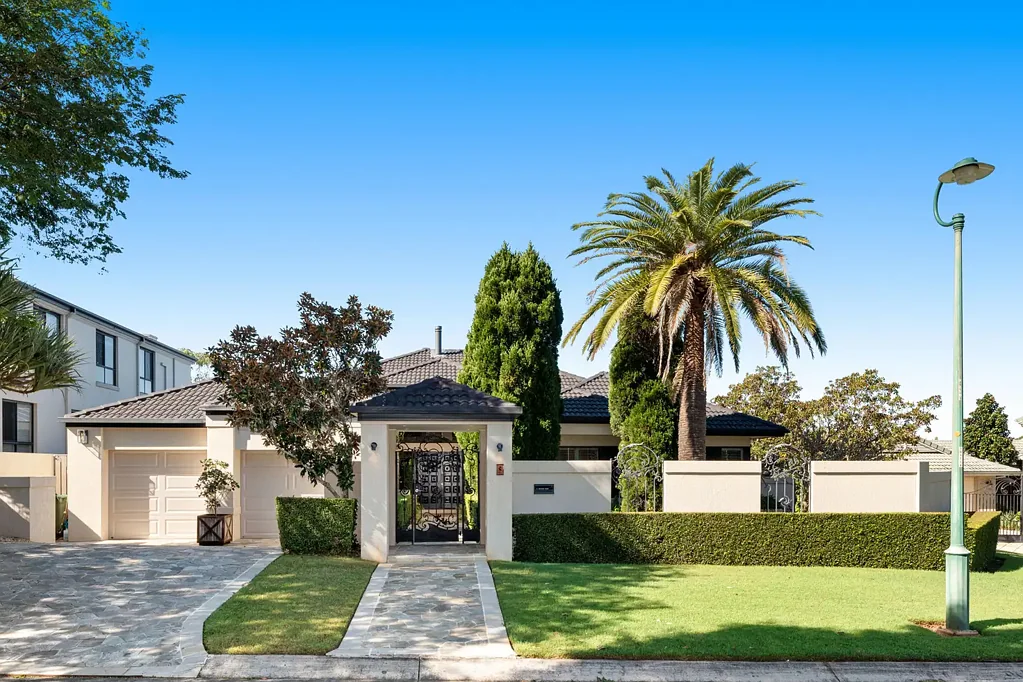 8 Melrose Close, Carindale, QLD 4152
