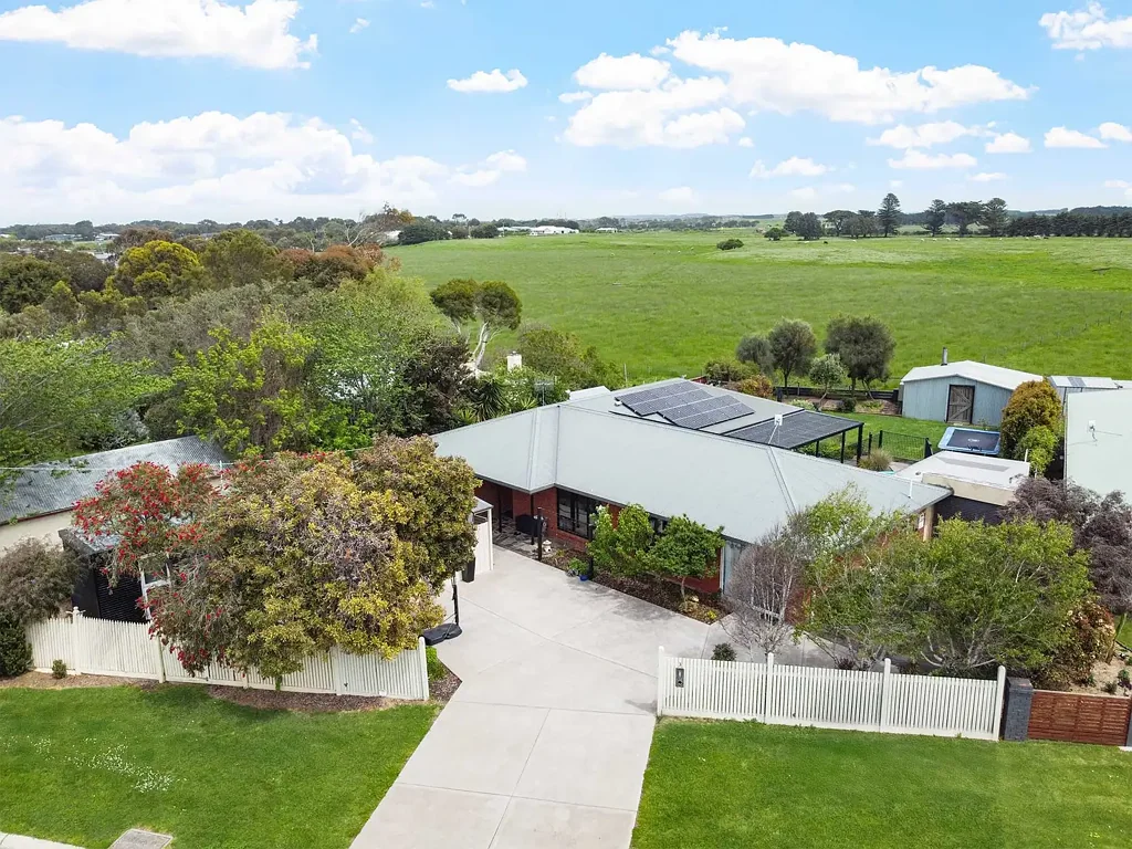 Port Fairy 5غرفة نوم Established Family Home with Pool and Self-Contained Studio