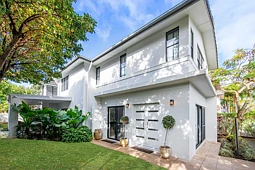6103 The Lakes Drive, Hope Island