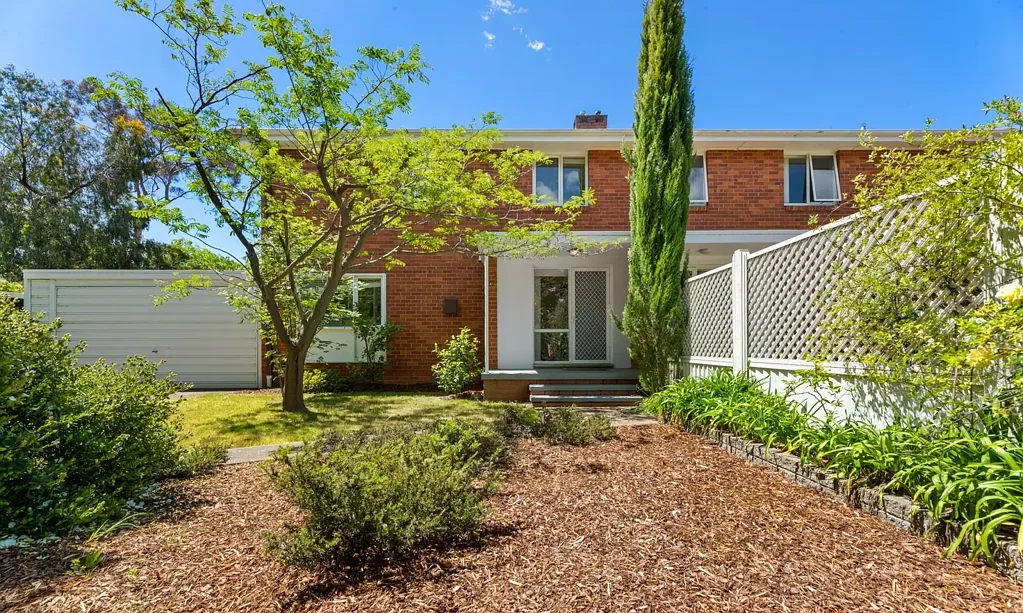 Downer 3房  Charming Three-Bedroom Duplex with Leafy Outlook