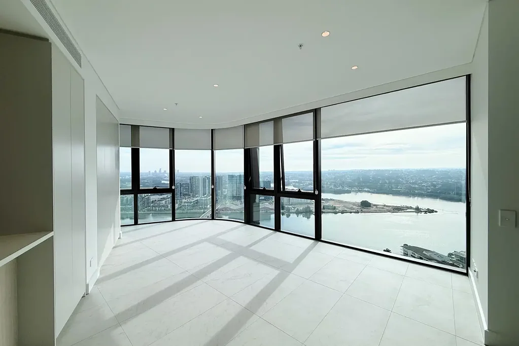 Rare Opportunity: Luxurious Dual-Key 3-Bedroom Apartment with Panoramic Water Views