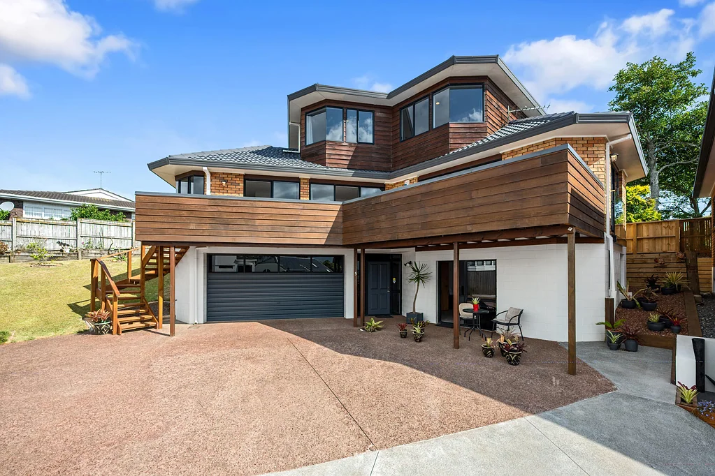 Mount Roskill 5房  Spacious Family Living with Elevated Outlooks