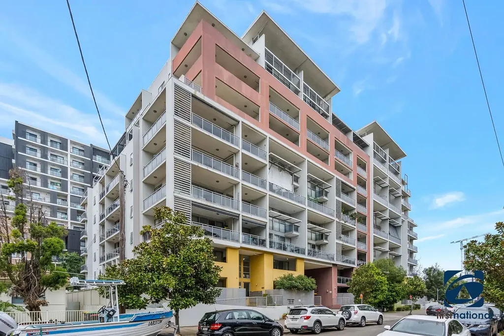 Liverpool 2房 顶层奢阔公寓 236平米 私密景观阳台 现代厨卫 开放式空间 地段优越 设施近便 Magnificent 236sqm Penthouse – Rare Full-Floor Opportunity, 200m to Westfield