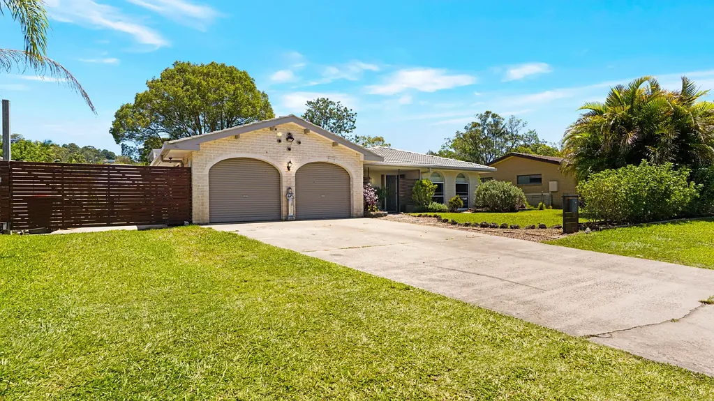 Ocean Shores 5 Bedroom A fully renovated family sanctuary with lifestyle and investment appeal