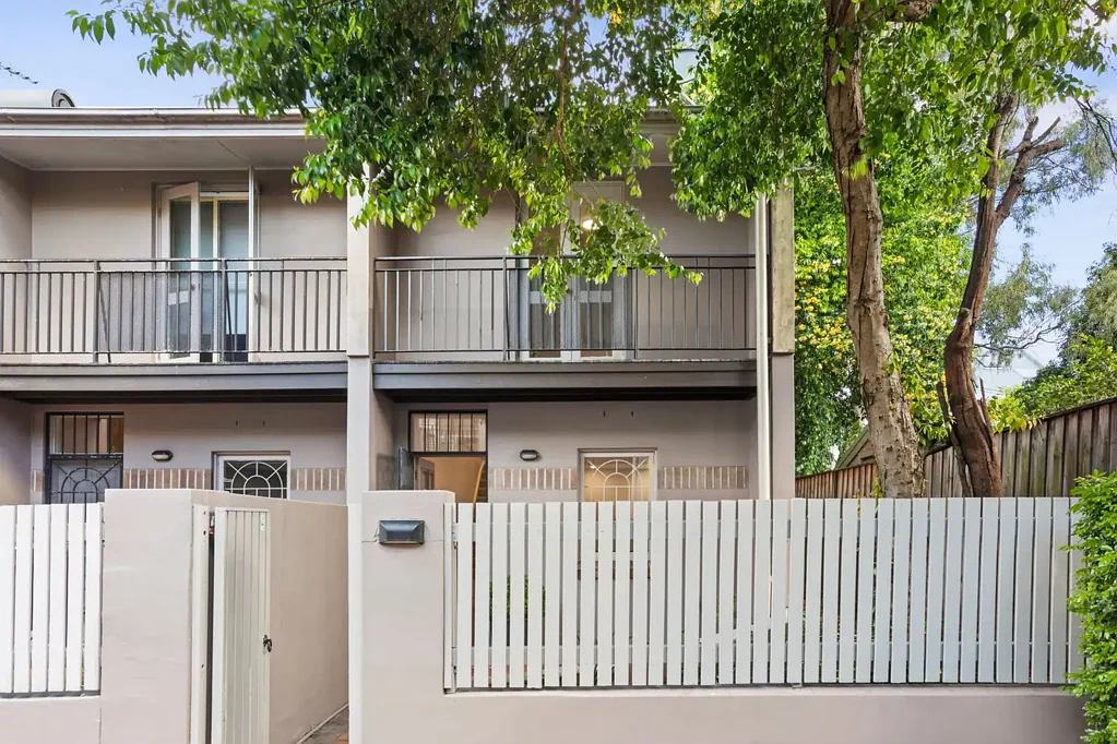 Leichhardt 2침실 Terrace-Like Townhouse of Style & Location