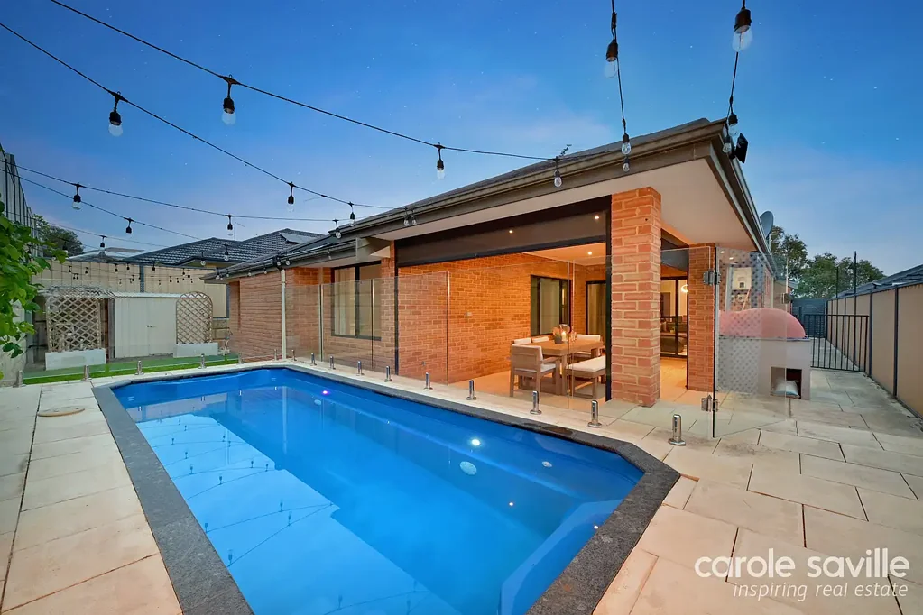 Tapping 4房  Family Entertainer with Pool & Alfresco in Sought-After Tapping
4 Bedrooms | 2 Bathrooms | Study | Pool | Alfresco | Double Garage | 534sqm