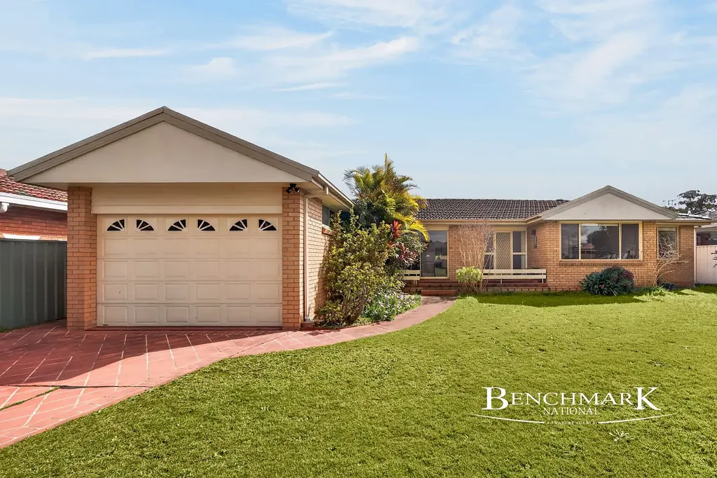 Chipping Norton 4房 位于备受追捧的 Chipping Norton 的宽敞家庭住宅 Spacious Single Level Living in a Peaceful Family Pocket