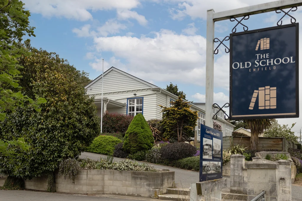 Enfield and Surrounds 7कमरा THE OLD SCHOOL ENFIELD: YOUR LIFESTYLE ESCAPE