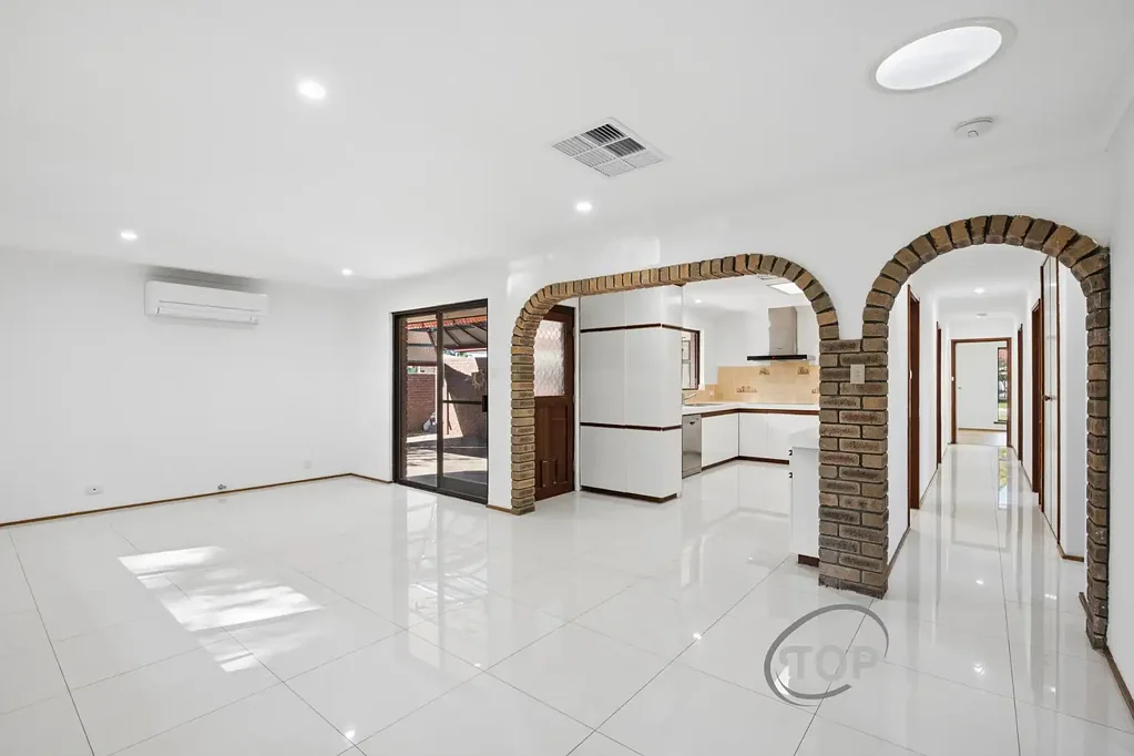 Thornlie 5房  UPDATED SPACIOUS FAMILY HOME