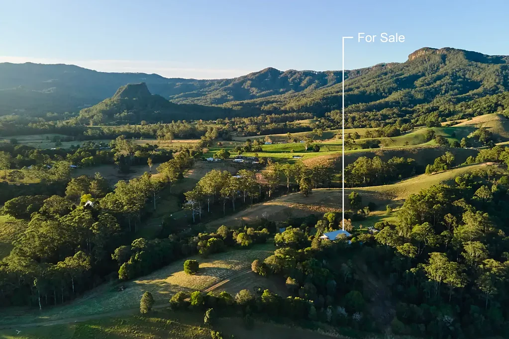 Upper Lansdowne Peace & Quiet – Lifestyle Living on 19.76 Acres !