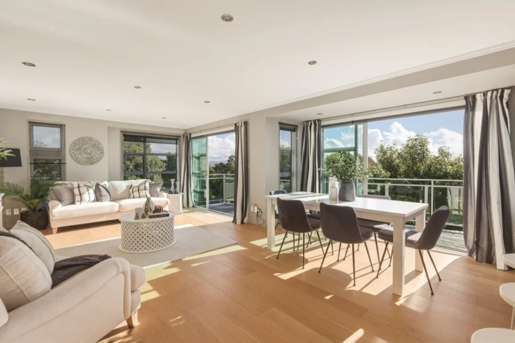 Brookfield 3chambre Discreet, Private Living with Views