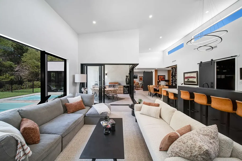 Peregian Springs 5غرفة نوم Lifestyle Masterpiece and Design Excellence, Dual Living on 1/4 Acre