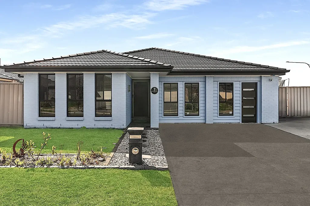 Braemar 5 Bedroom Perfect Home For The Growing Family - Complete With A Heated Pool!