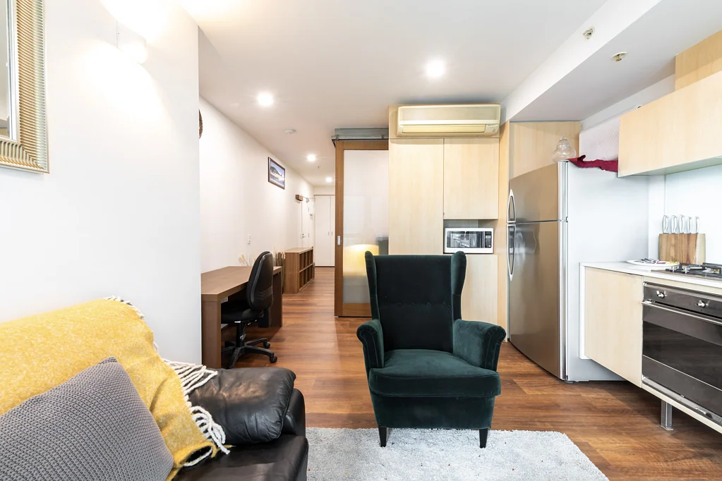 Fully Furnished Modern 1-Bedroom Apartment in the heart of CBD
