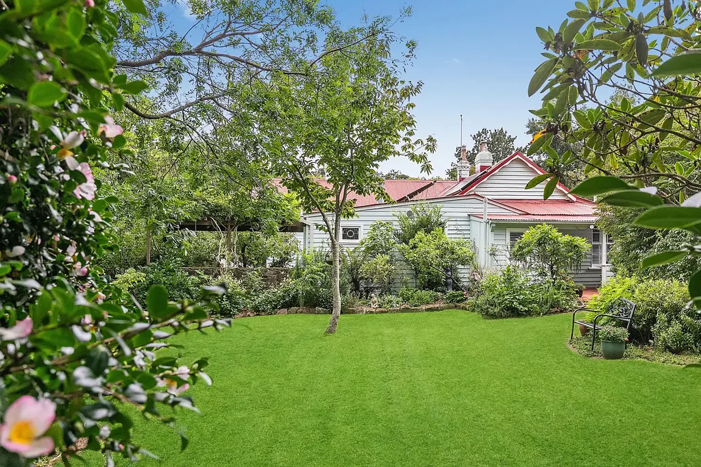 10-12 Langford Road, Wentworth Falls, NSW 2782