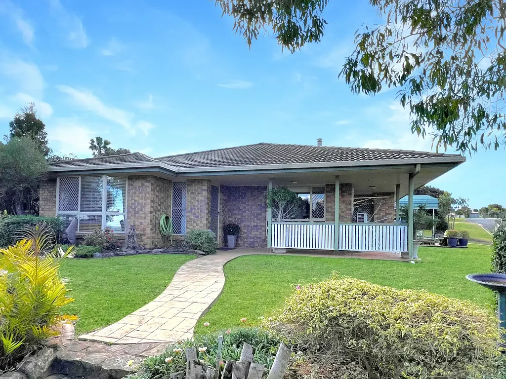 Kingaroy 4部屋 Meticulous Hilltop Home
