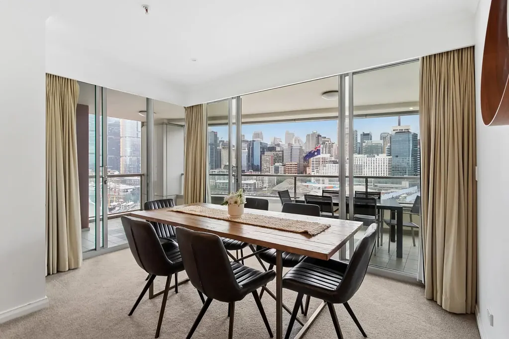 Fully-Furnished 2-Bedroom with Harbour Views in Pyrmont
