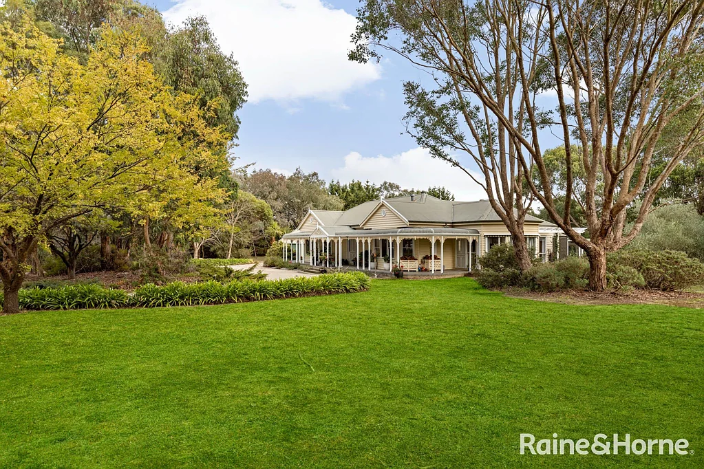 5 Moras Court, Gisborne, VIC 3437