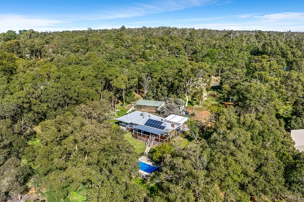 Bedfordale 4침실 BEAUTIFUL LIVING ON APPROX 2.5 ACRES