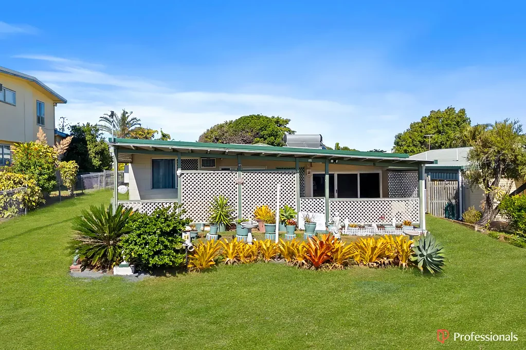 Zilzie 3 Bedroom Classic Beach House – Only 100m to the Beach