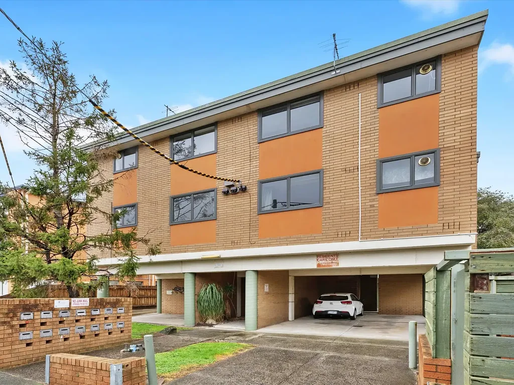 Richmond 2Kwarto Renovated, Ready and Right in the Heart of Richmond
