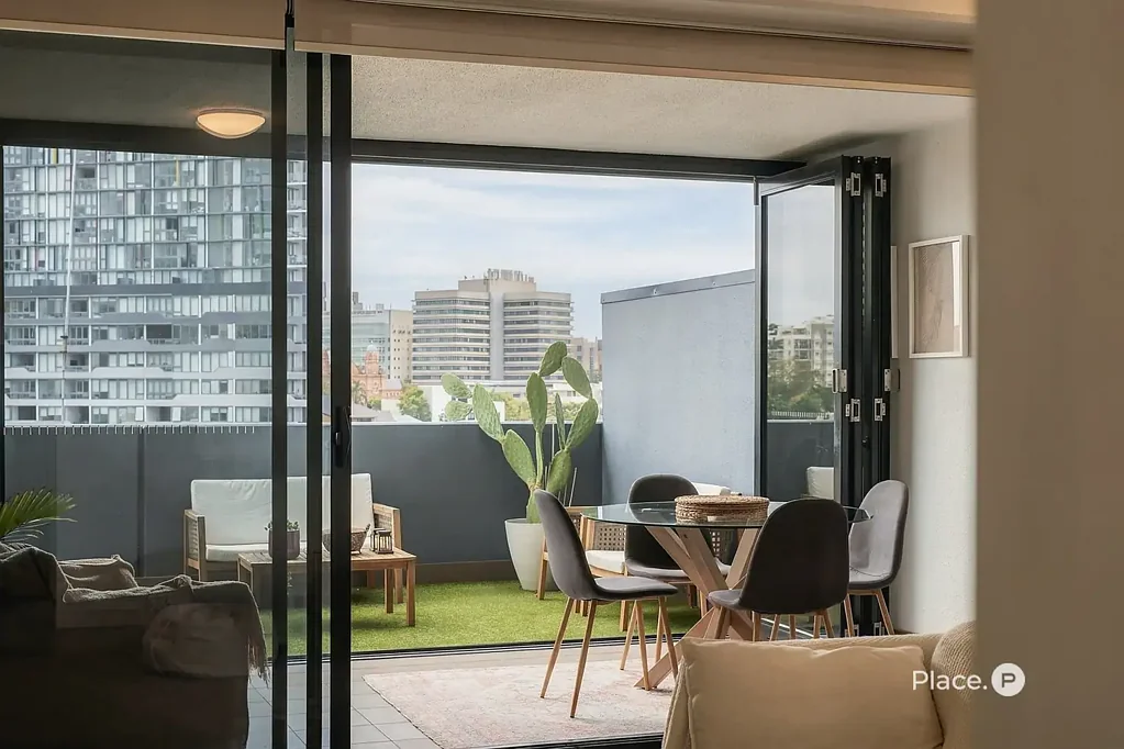 Fortitude Valley 2房 六楼私密庭院与屋顶娱乐区，尽享宁静港湾 Sixth-Floor Sanctuary with Private Courtyard and Rooftop Entertaining