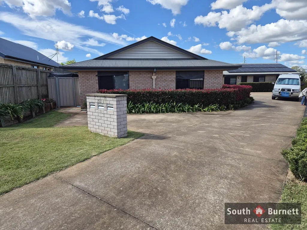 Kingaroy 2 Bedroom Immaculate family size unit - No body corp!