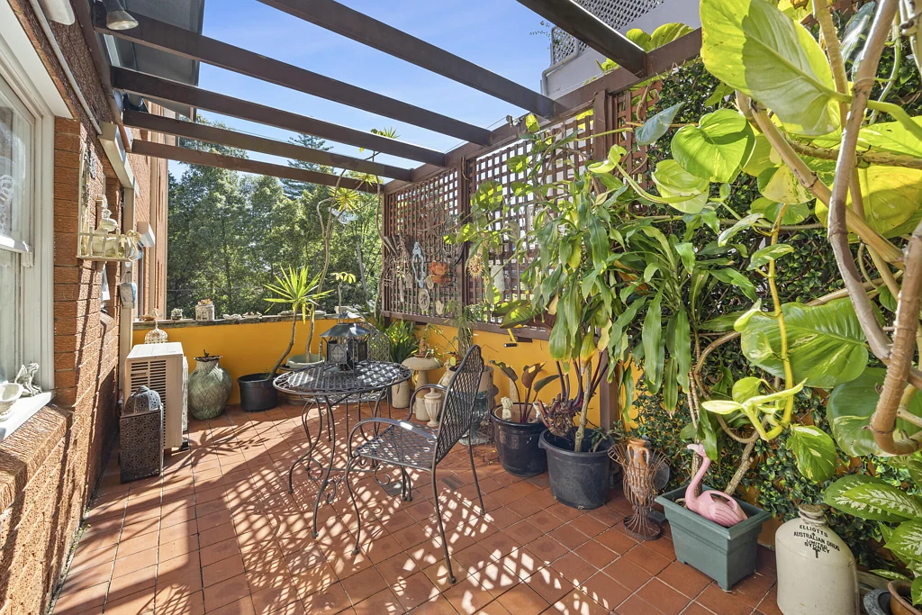 Coogee 2 Bedroom Spacious Two-Bedroom Apartment with Oversized Private Courtyard & Lock-Up Garage