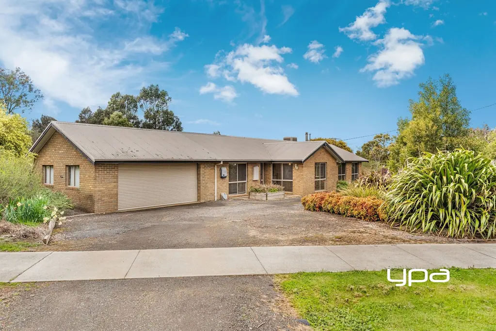 28 Regan Drive, Romsey, VIC 3434