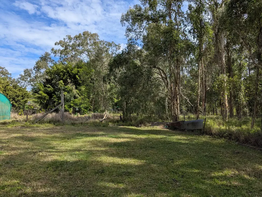 Caboolture SMALL CROP FRAMING - HORSES - 
OR LIFE STYLE BLOCK WITH LOG CABIN