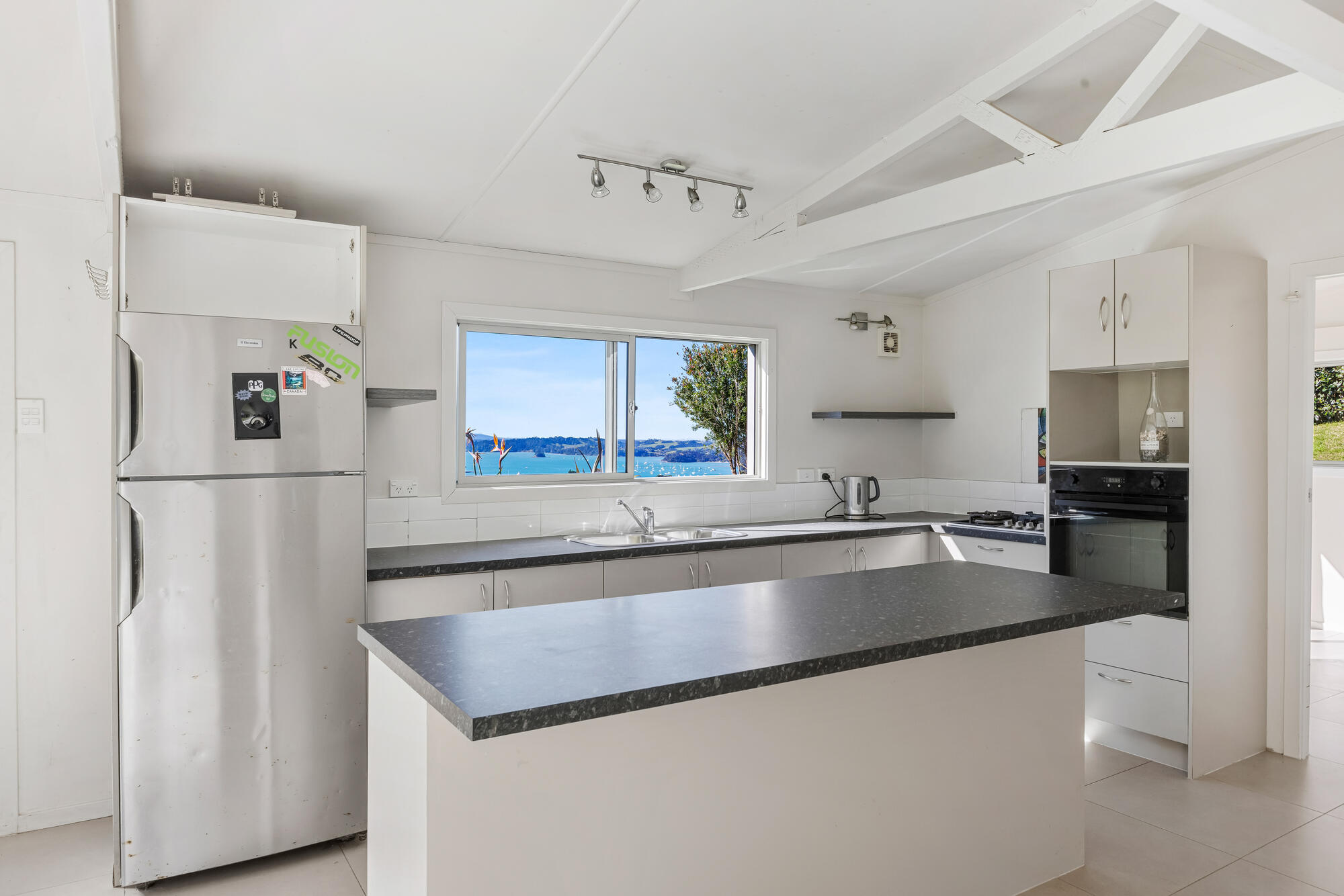 11 Ngarewa Drive, Mahurangi West, photo 3