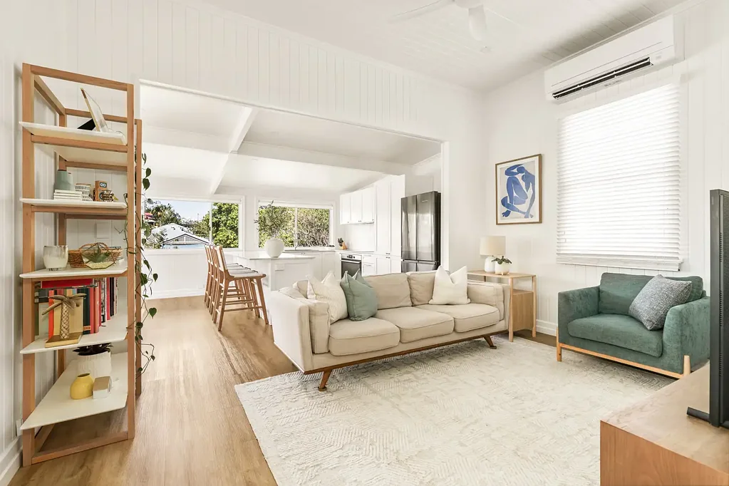 Ashgrove 3Zimmer A Beautifully Renovated Character Home with Lifestyle and Future Promise