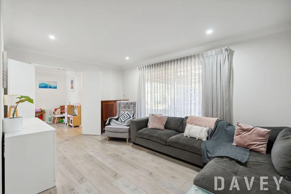 Duncraig 3ਬੈੱਡਰੂਮ R40 LOT - POTENTIAL RETAIN AND BUILD!