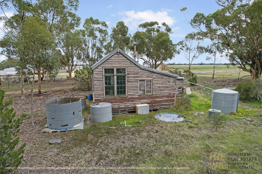 Marnoo East 1房  Old Schoolhouse on 2 Acres – A Rare Country Project
