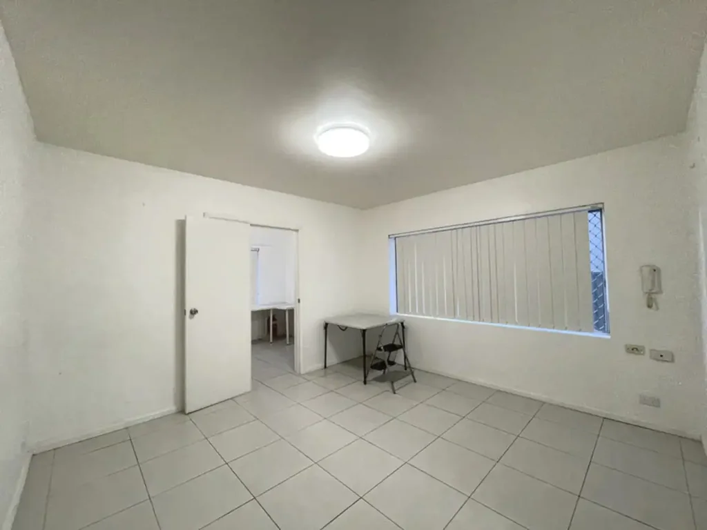 Spacious 2 Bedroom + Sunroom Apartment in Boutique Security Block