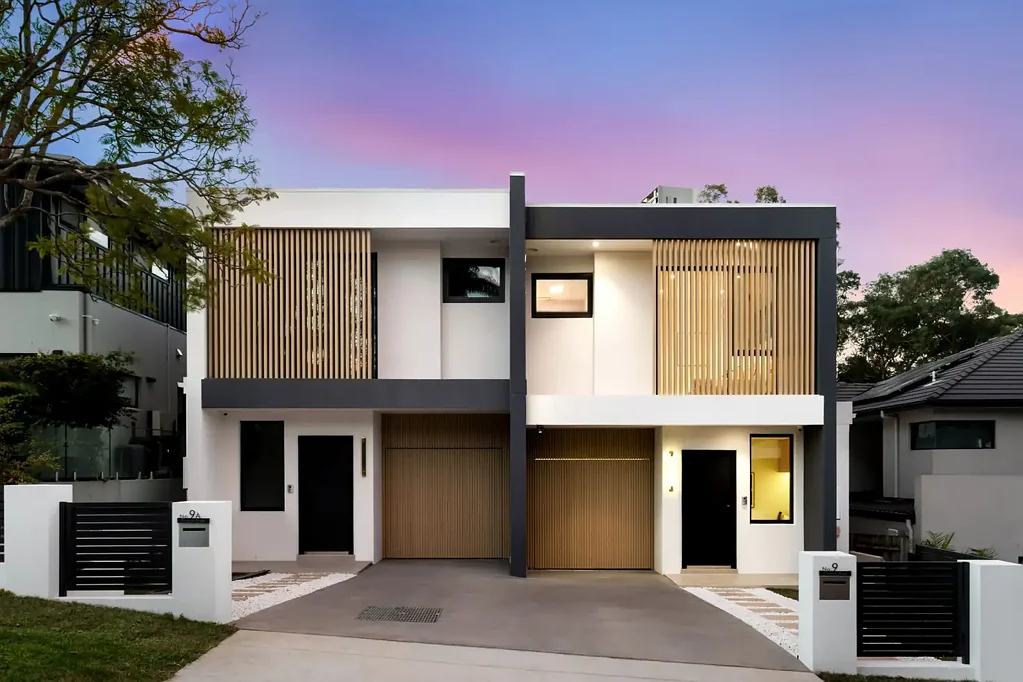 North Ryde 5غرفة نوم Custom-Designed Double Brick Duplex, Walking Distance to North Ryde Metro
