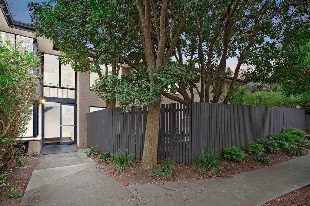 Oakleigh 2침실 Private, Secure & Perfectly Positioned - Ideal Entry into Oakleigh