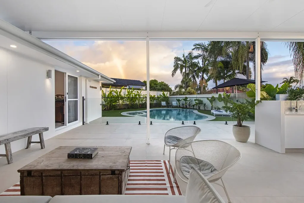 Burleigh Waters 4部屋 Exceptional Family Living with a Floor Plan Designed to Grow with You
