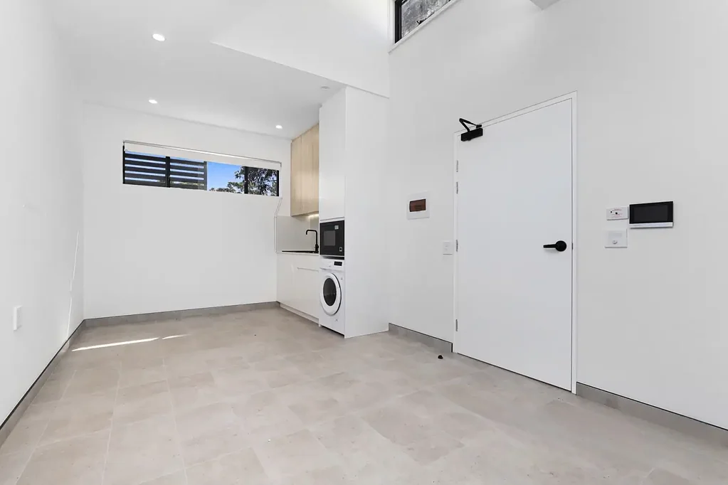 STUNNING MODERN FURNISHED STUDIO APARTMENT